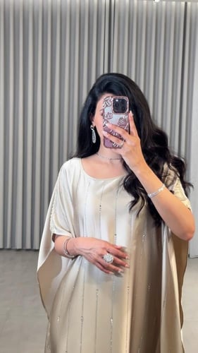 جلابية ستان بخطوط كريستال