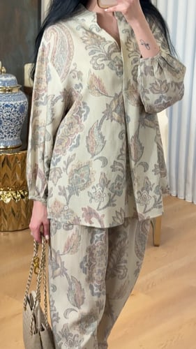 بلوزة بنقشة بايزلي