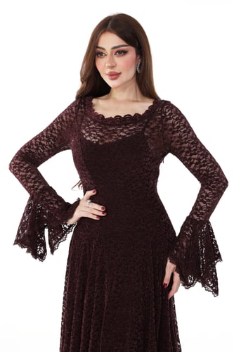 فستان دانتيل بلون برغندي عميق