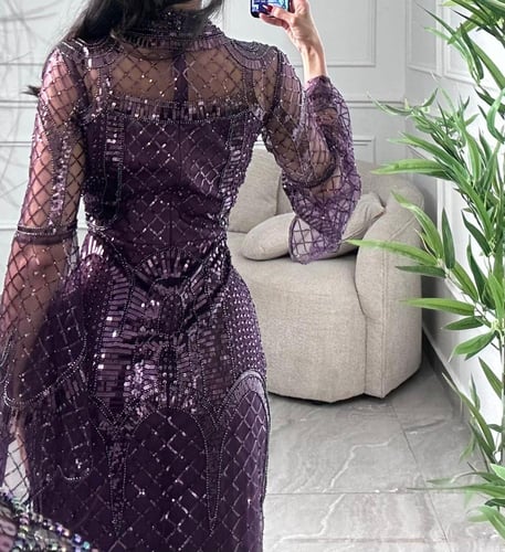 فستان شك بياقة مرتفة