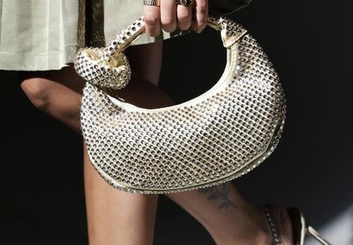 حقيبة يد ذهبي مرصعة بكريستال