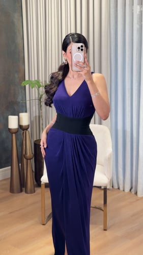 فستان بنفسجي بقصة لف