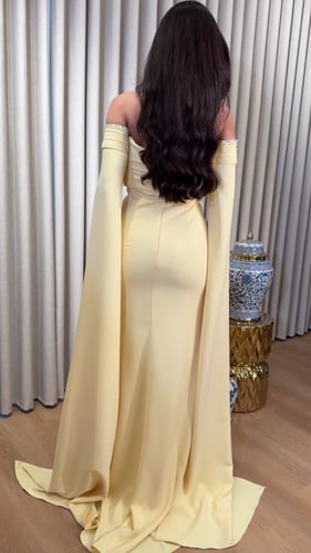 فستان سهرة فخم بلون أصفر باستيل ناعم