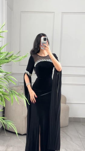 فستان مخمل مزين بإكسسوار