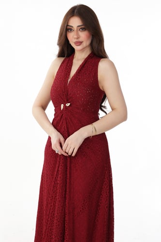 فستان دانتيل بقصة هالتر