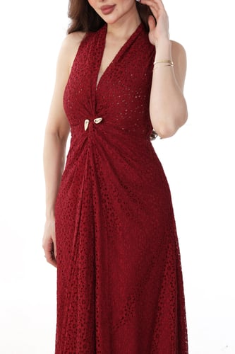 فستان دانتيل بقصة هالتر