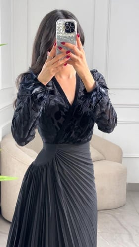 فستان اسود ميد لف