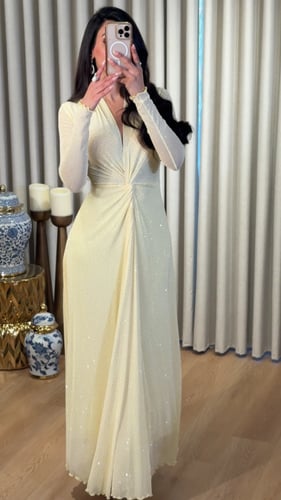 فستان تل ناعم اصفر بكريستالات متناثرة