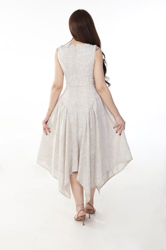 فستان كتان بكسرات جانبيه انيقة