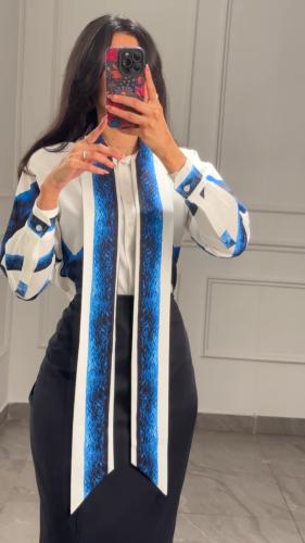 بلوزة برباط على رقبة