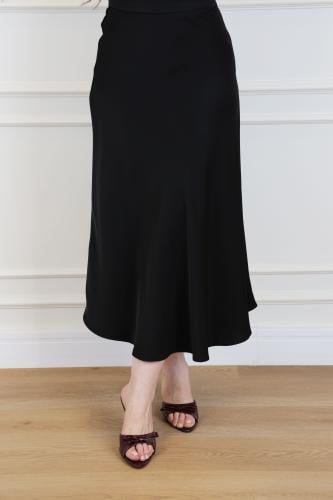 تنورة كلوش كريب بلون أسود