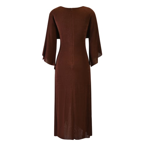 فستان بني بلمعة ناعمة وعقدة على الخصر