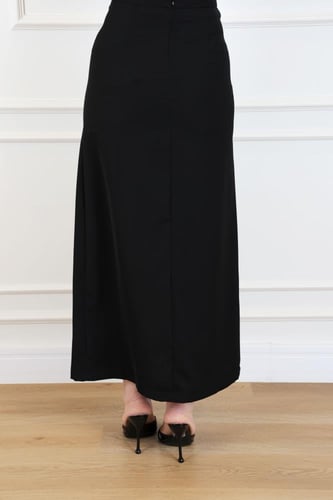 تنورة كريب ناعمة بلون اسود