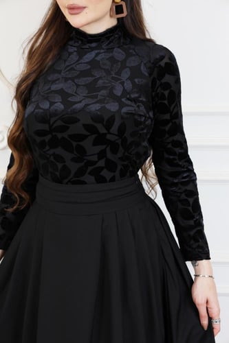 بلوزة مخمل بنقشة أوراق أنيقة