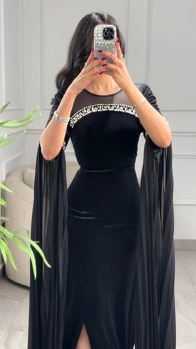 فستان مخمل مزين بإكسسوار