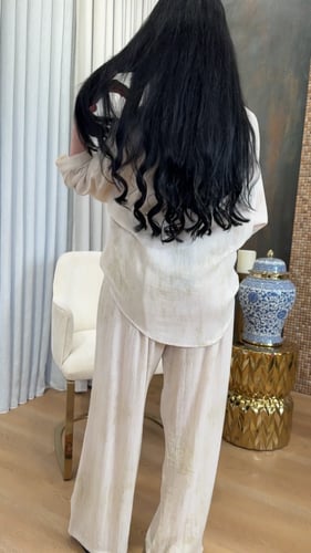 بلوزة بتصميم واسع ومريح