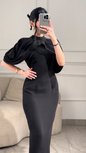 فستان كريب بأكتاف مكشوفة