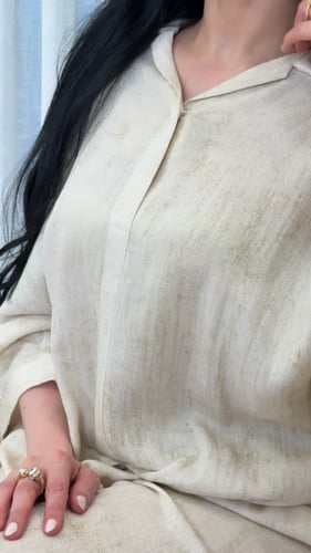 بلوزة بتصميم واسع ومريح