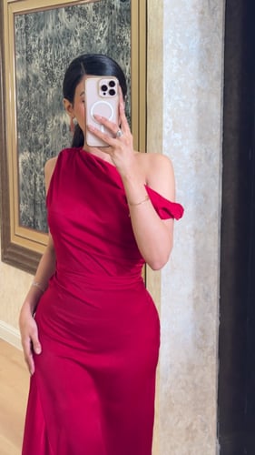 فستان ناعم احمر بنقش ليزر