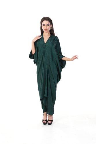 جلابية ستان خضراء زمردية بقصة واسعة