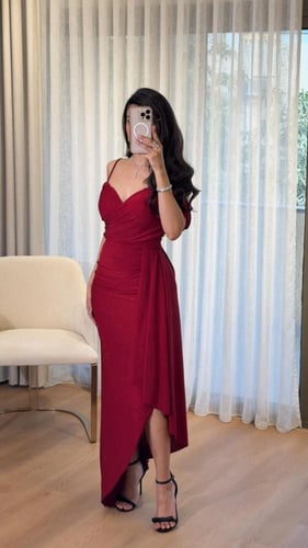 فستان سهرة احمر مزين بكريستال اسود