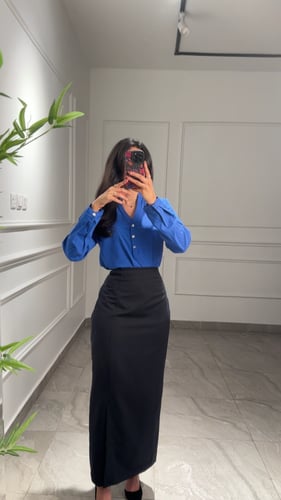 بلوزة بياقة V