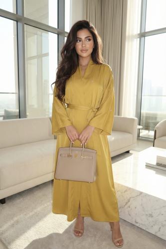 قفطان غريس ساتان ذهبي بتفاصيل لؤلؤية