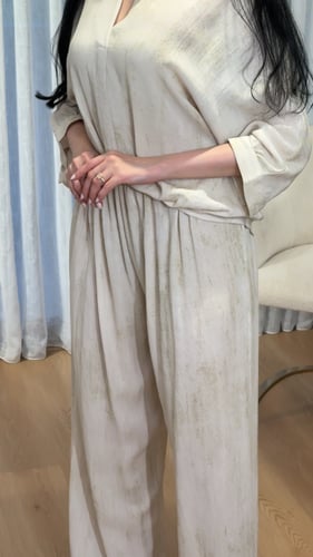 بلوزة بتصميم واسع ومريح