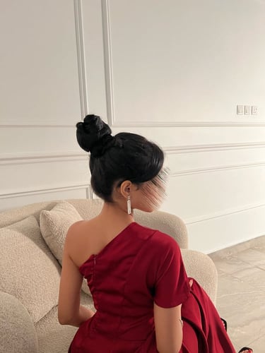 فستان حرير ناعم بكتف واحد