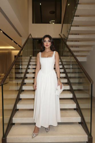 فستان العيد ناعم بلون ابيض بتصميم كورسيه