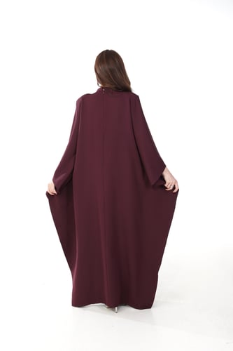 قفطان بقماش كريب بشك وتطريز