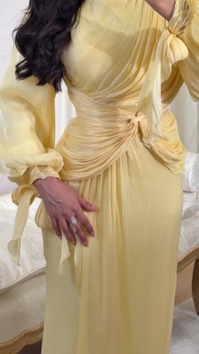 فستان ناعم اصفر باستيل بلمعه