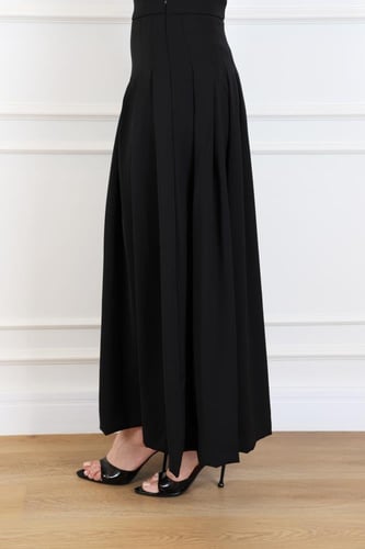 تنورة كلوش كريب مزينة بكسرات