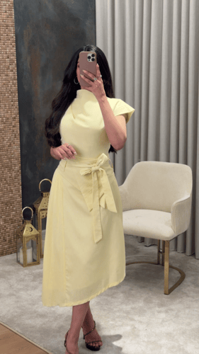 فستان كتان ميدي بقصة غير متماثلة وكسرات جانبية