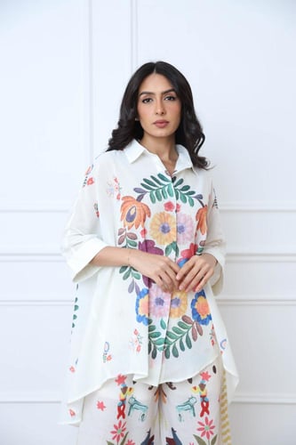 بلوزة واسعة غير متماثلة الطول