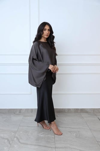 بلوزة ستان ناعم