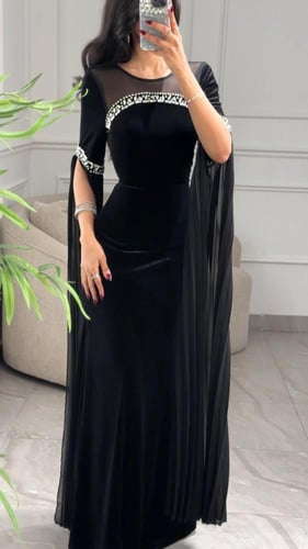 فستان مخمل مزين بإكسسوار