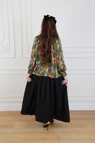 بلوزة بطبعة هندسية متعددة الألوان