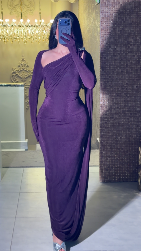 فستان سهرة درابيه بفتحة كتف