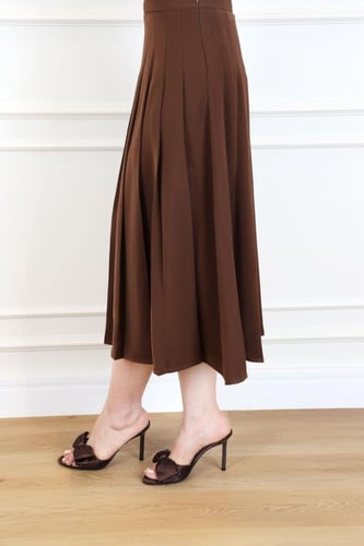 تنورة ميدي بكسرات بلون موكا