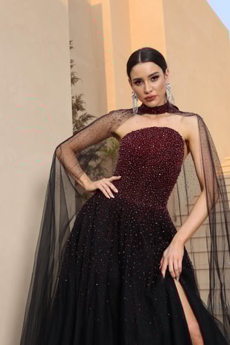 فستان سهرة فاخر بشك برغندي