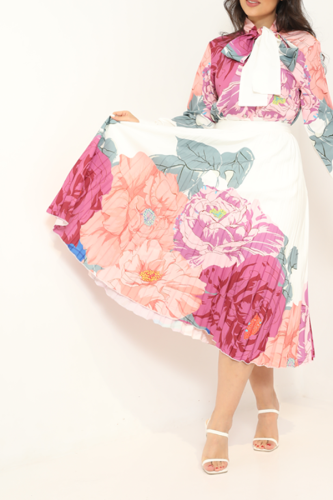 تنورة بطابع زهور -