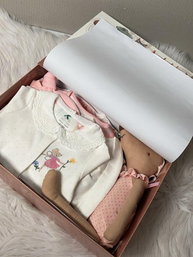 نكست تقدم هدايا رائعة للبنات، مثل الملابس والألعاب...