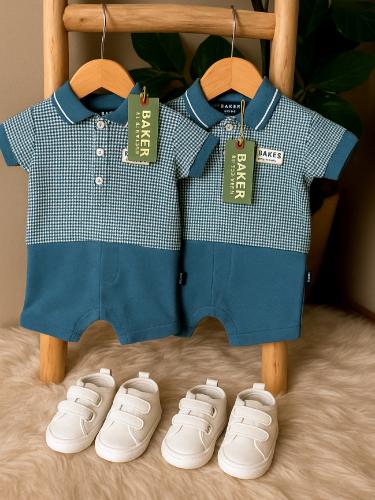 طقم هدية أنيقة لتوأم أولاد – بدلات من BAKER مع أحذ...