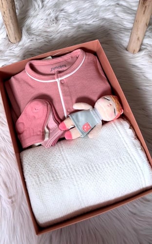 هدية مولودة انيقة ومميزة من جونيور