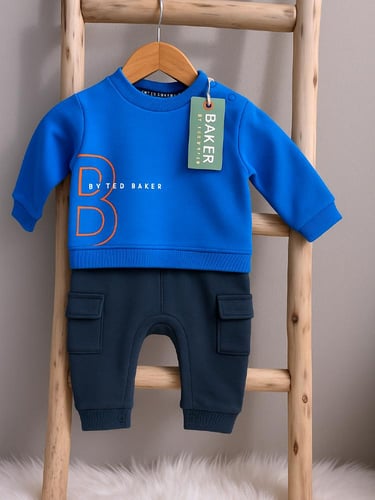 طقم مواليد أولاد فاخر من Baker – أزرق كاجوال أنيق