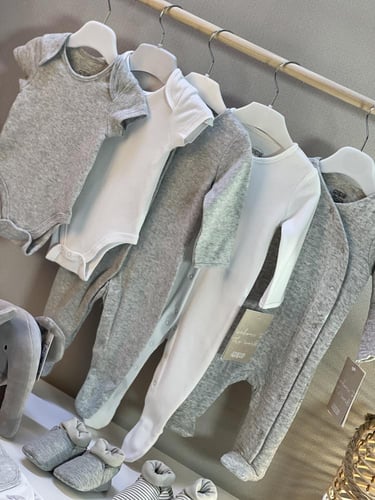 هدية ولادي ماركة ماماز& باباز 0-3. اشهر