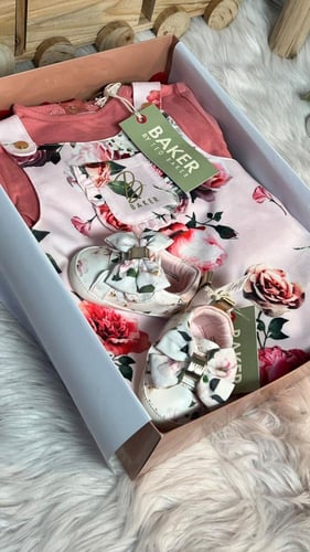 هدية فاخرة للمواليد من تيد بيكر، جودة ممتازة ومقاس...