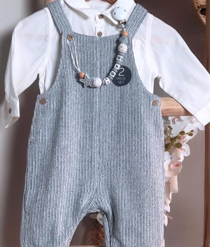 طقم استقبال مواليد أنيق بدرجات رمادية هادئة – أناق...