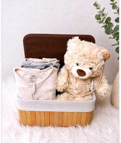 Luxurious newborn reception gift – Elegant details with a calm, sophisticated, summery touch
